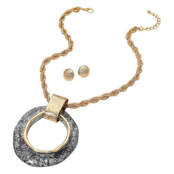 Resin Ring Pendant Rope Chain Necklace Set (Black & Gold)